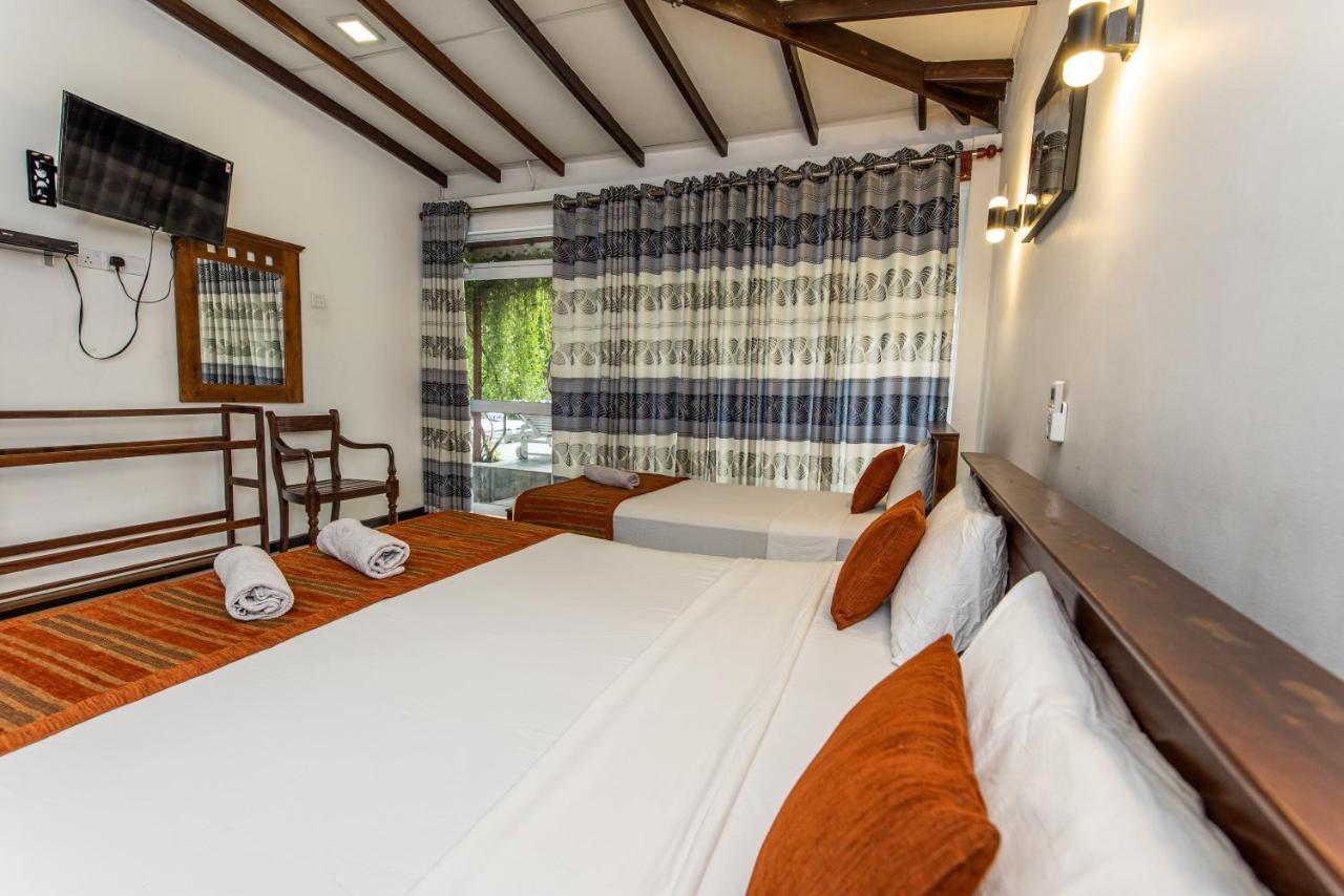 Avon Hotel 3*
