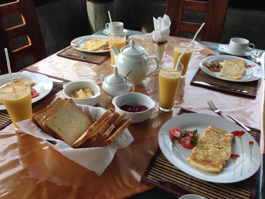 Avon Hotel 3*