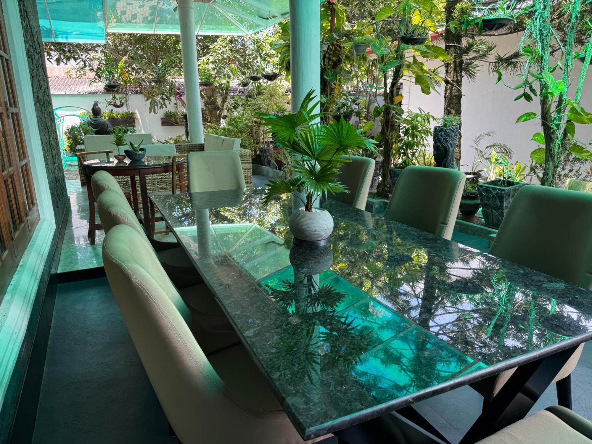 Avon Hotel Hikkaduwa