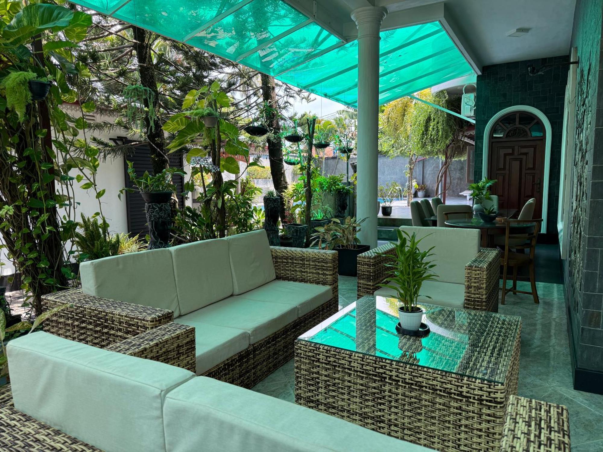 Hotel Avon