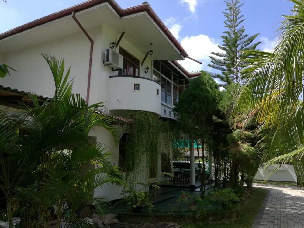 Avon Hotel 3*